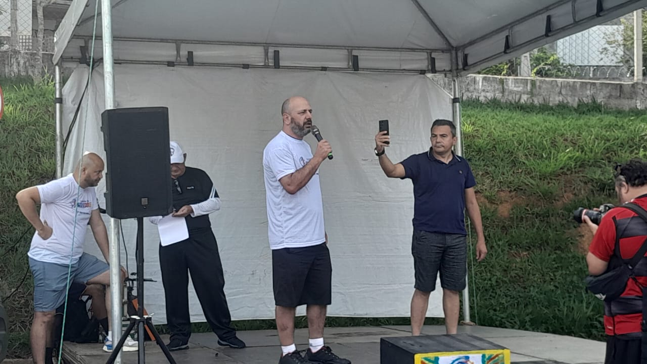 Presidente do SISMA discursando na abertura da corrida